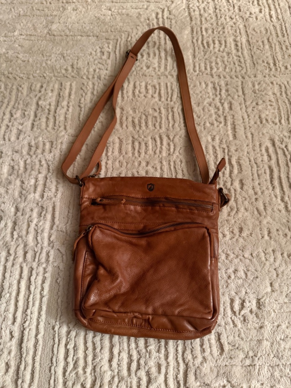 Cochor Leather Crossbody Bag in Tan Classic Shoulder Bag